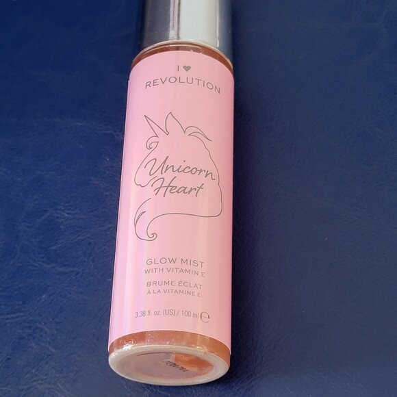 New Revolution Beauty Limited Edition Unicorn heart glow mist - Picture 5 of 9